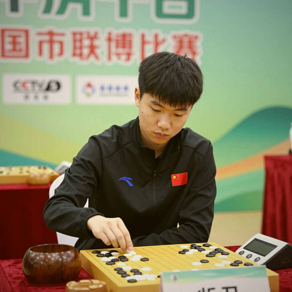 सत्ताईस मिनिएचर और प्राग का एक स्कोर शीट: ChessBase Magazine #225 क्लब खिलाड़ी से क्या याद रखने को कहता है